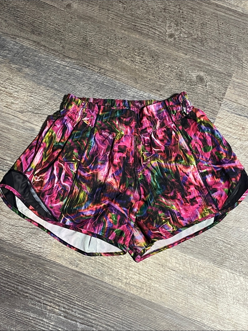 Lululemon Hotty Hot Low Rise Short 4"